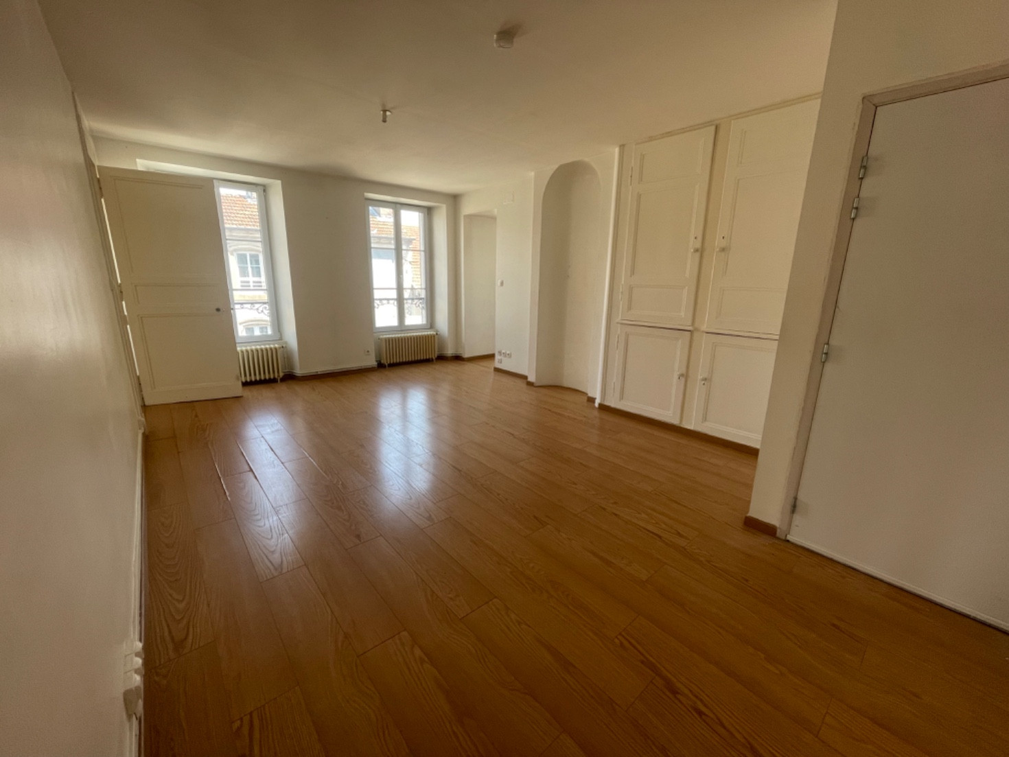 
                                                Location
                                                 Appartement F4 de 110m² centre-ville