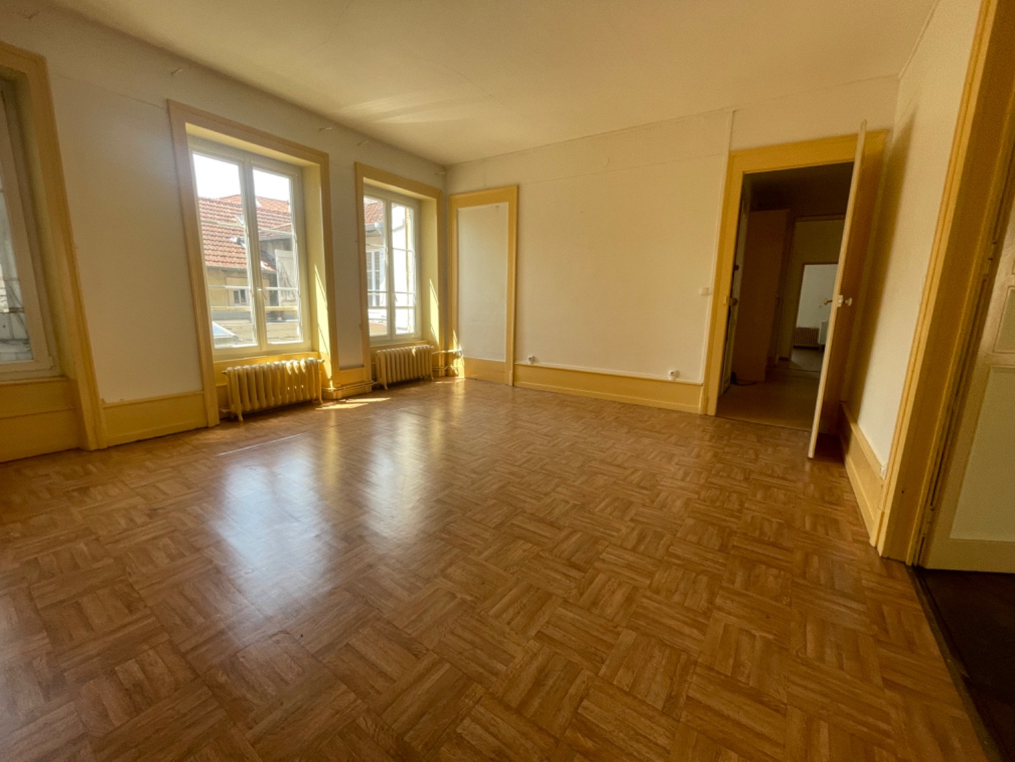 
                                                Location
                                                 Appartement F4 lumineux de 120m²