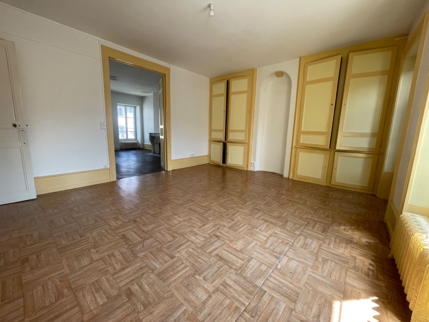 
                                                Location
                                                 Appartement F4 lumineux de 120m²