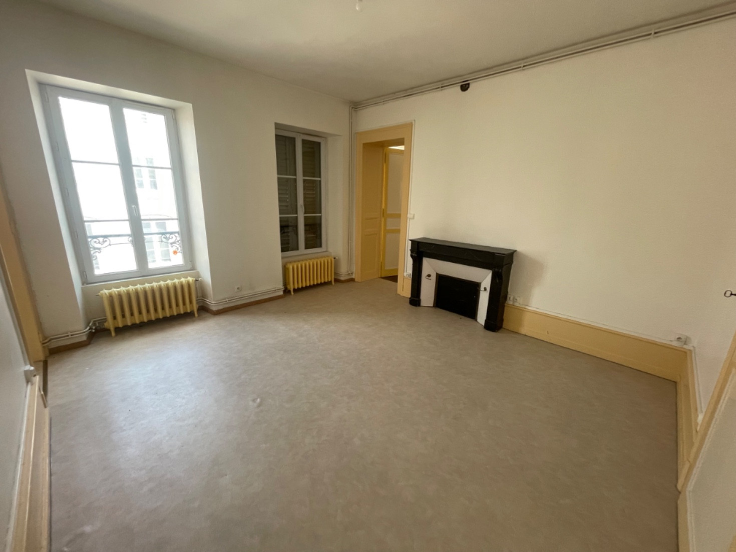 
                                                Location
                                                 Appartement F4 lumineux de 120m²