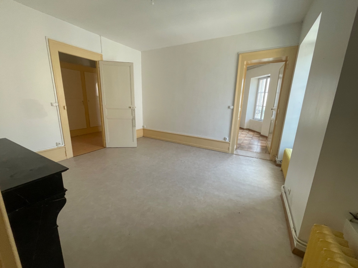 
                                                Location
                                                 Appartement F4 lumineux de 120m²