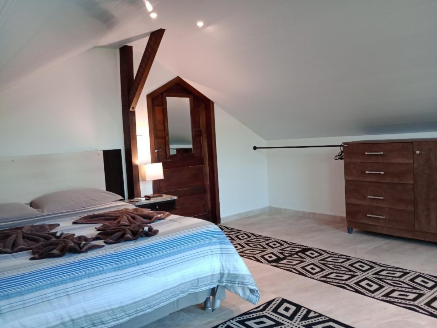 
                                                Location de vacances
                                                 APPARTEMENT AU BRÉSIL: https://abnb.me/U8YovZ2gVxb