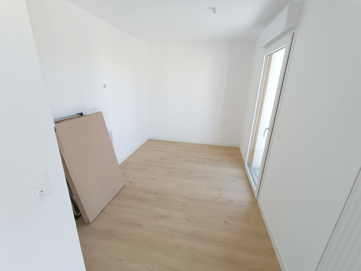 
                                                Location
                                                 Appartement neuf, T3, Rivery