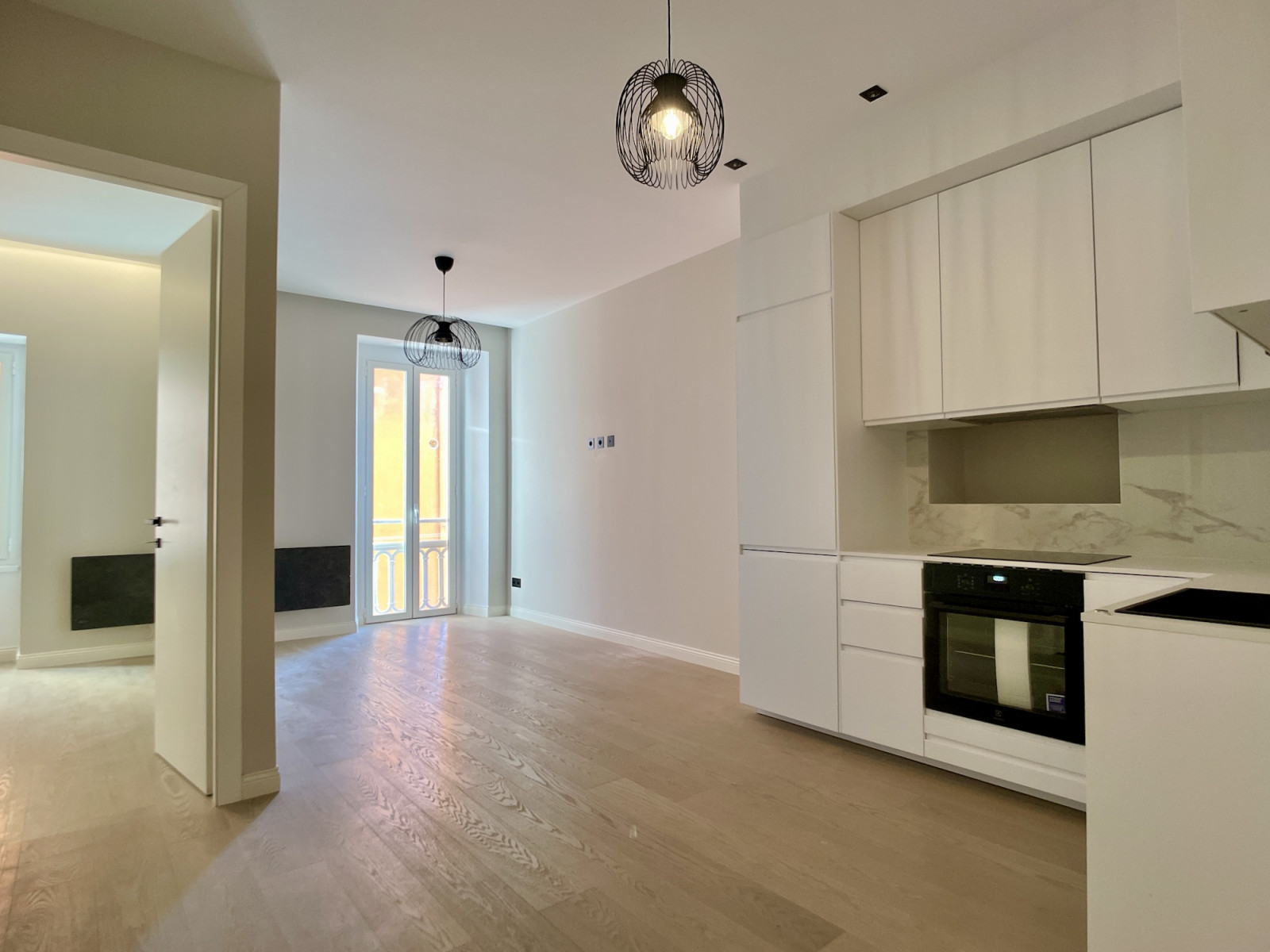 
                                                Vente
                                                 Appartement rénové avec vue mer et port dans le Vieux Villefranche