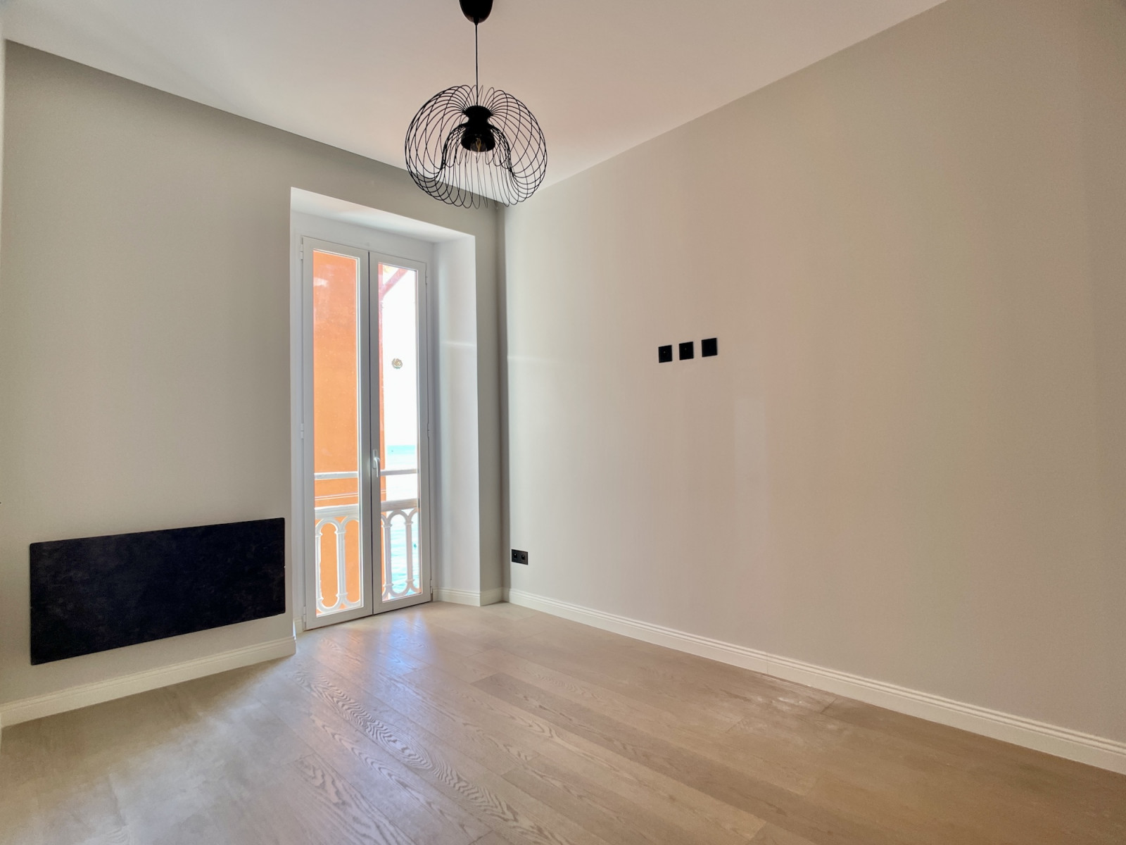 
                                                Vente
                                                 Appartement rénové avec vue mer et port dans le Vieux Villefranche