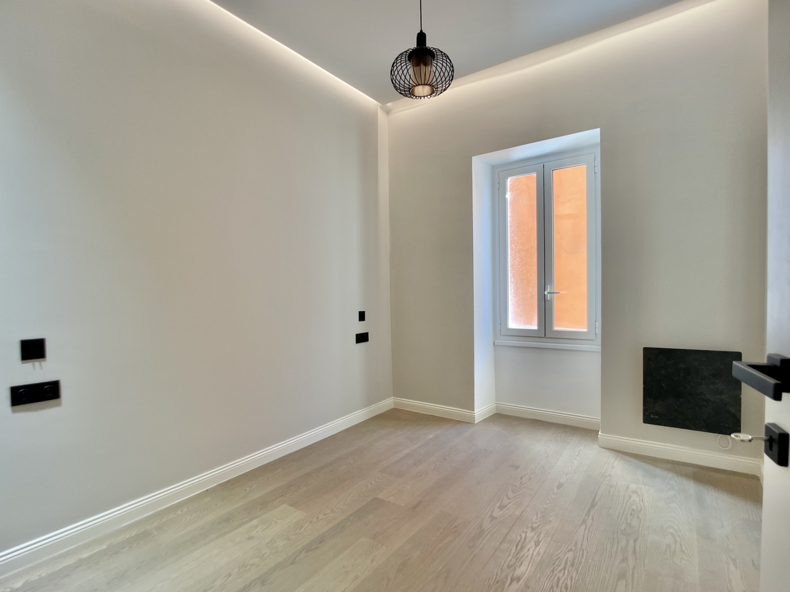 
                                                Vente
                                                 Appartement rénové avec vue mer et port dans le Vieux Villefranche