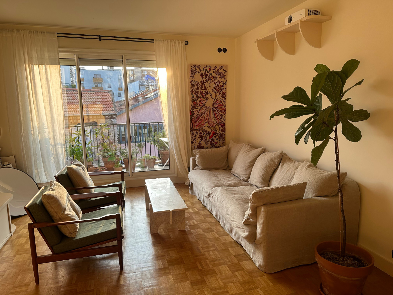 
                                                Location
                                                 Appartement renové tout confort au calme Bas Montreuil (loyer tout inclus)