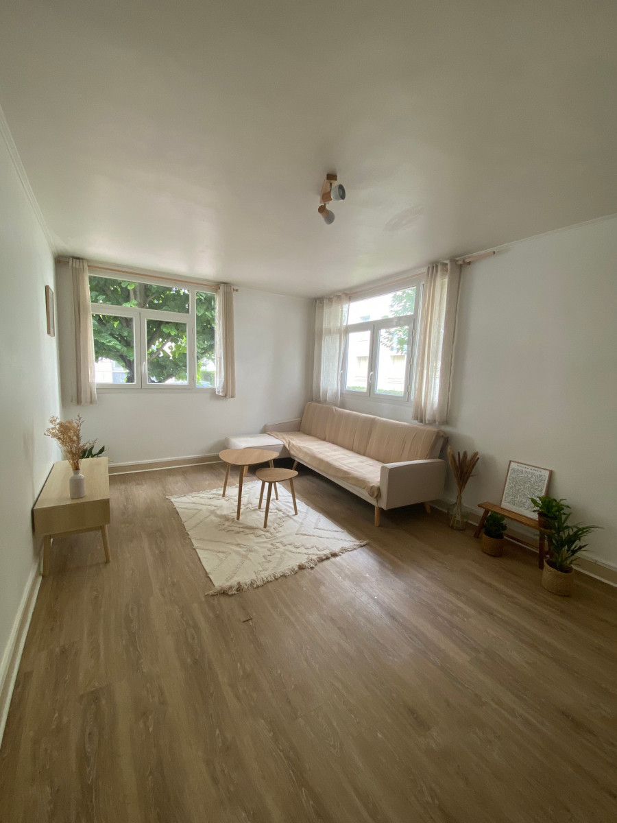 
                                                Location
                                                 Appartement spacieux proche de Paris (loyer tout inclus)