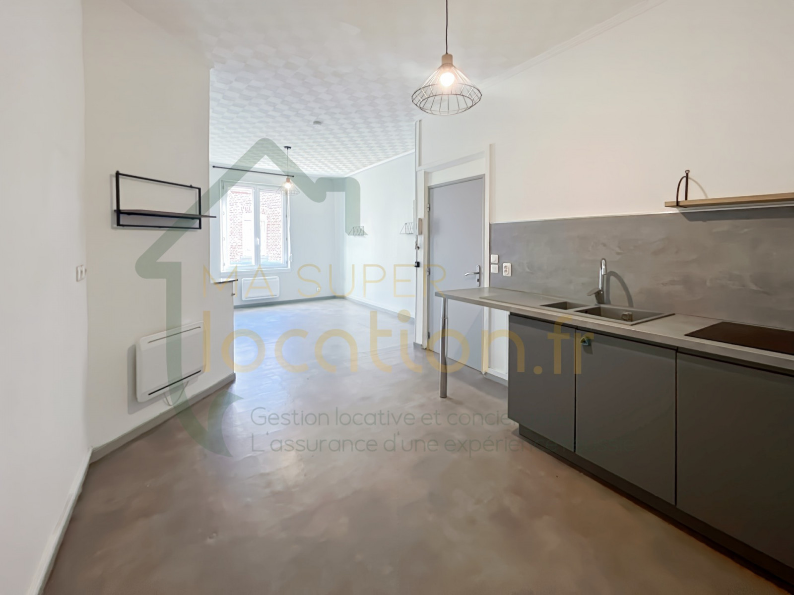 
                                                Location
                                                 Appartement T2 avec cour, proches commodités