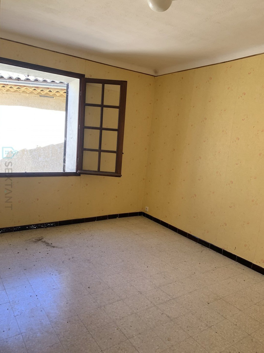 
                                                Vente
                                                 Appartement T2 cave et exterieur