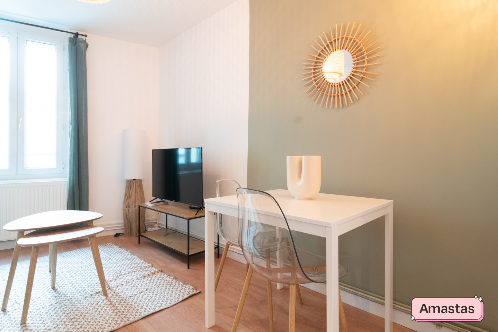 
                                                Location
                                                 Appartement T2 rénové et meublé avec goût au Havre