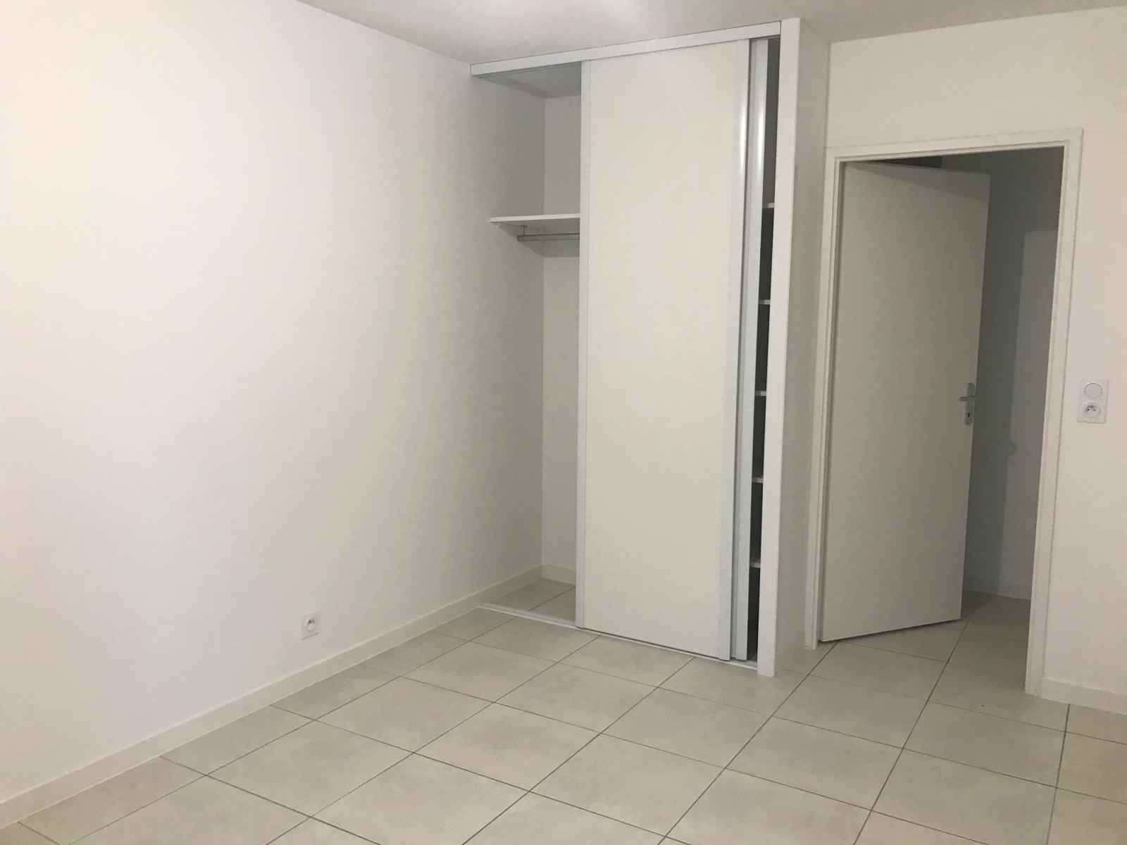 
                                                Location
                                                 Appartement T3 63m² à null