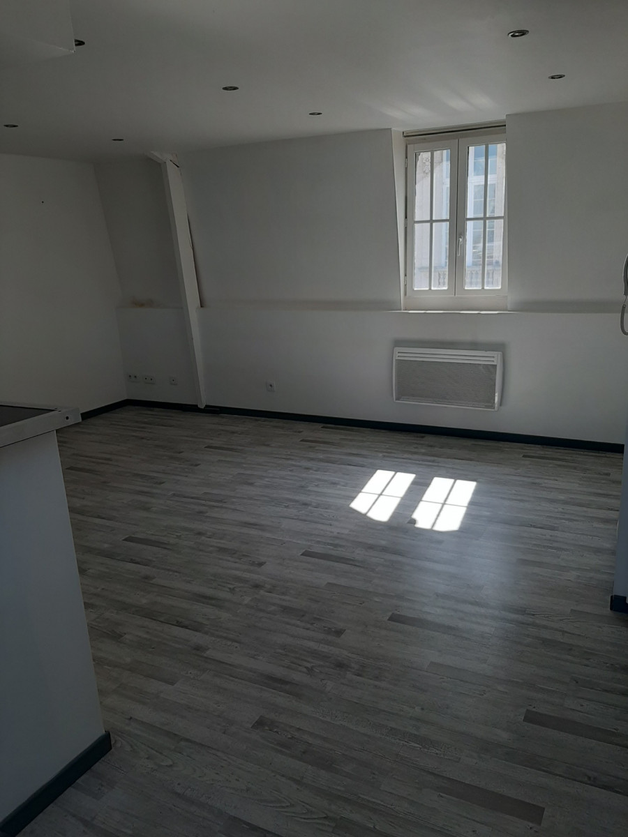 
                                                Location
                                                 Appartement T3 en HYPER-CENTRE de Saint-Quentin