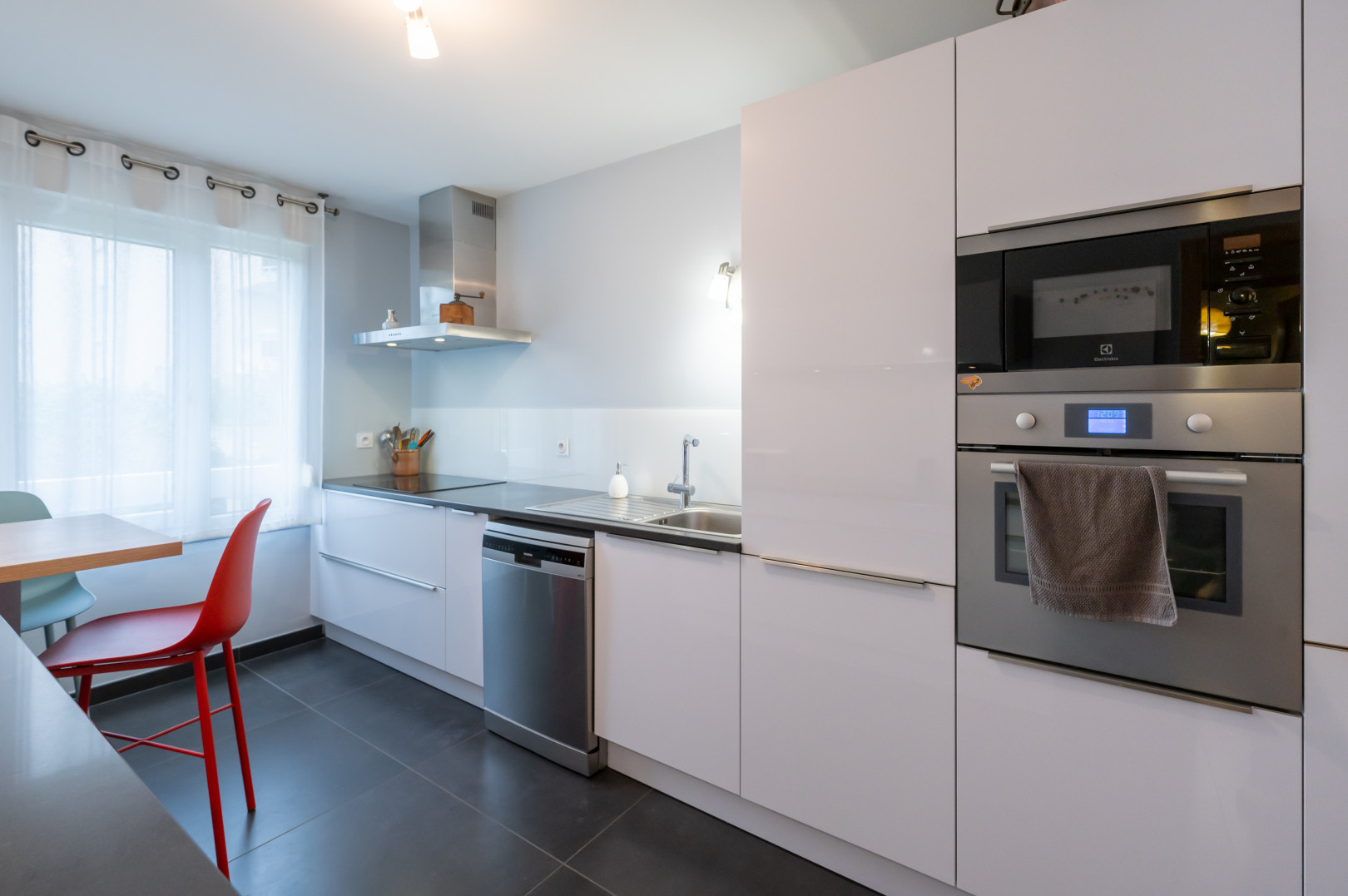 
                                                Vente
                                                 Appartement T5 de 101.5 m² + balcon + 2 places de parking