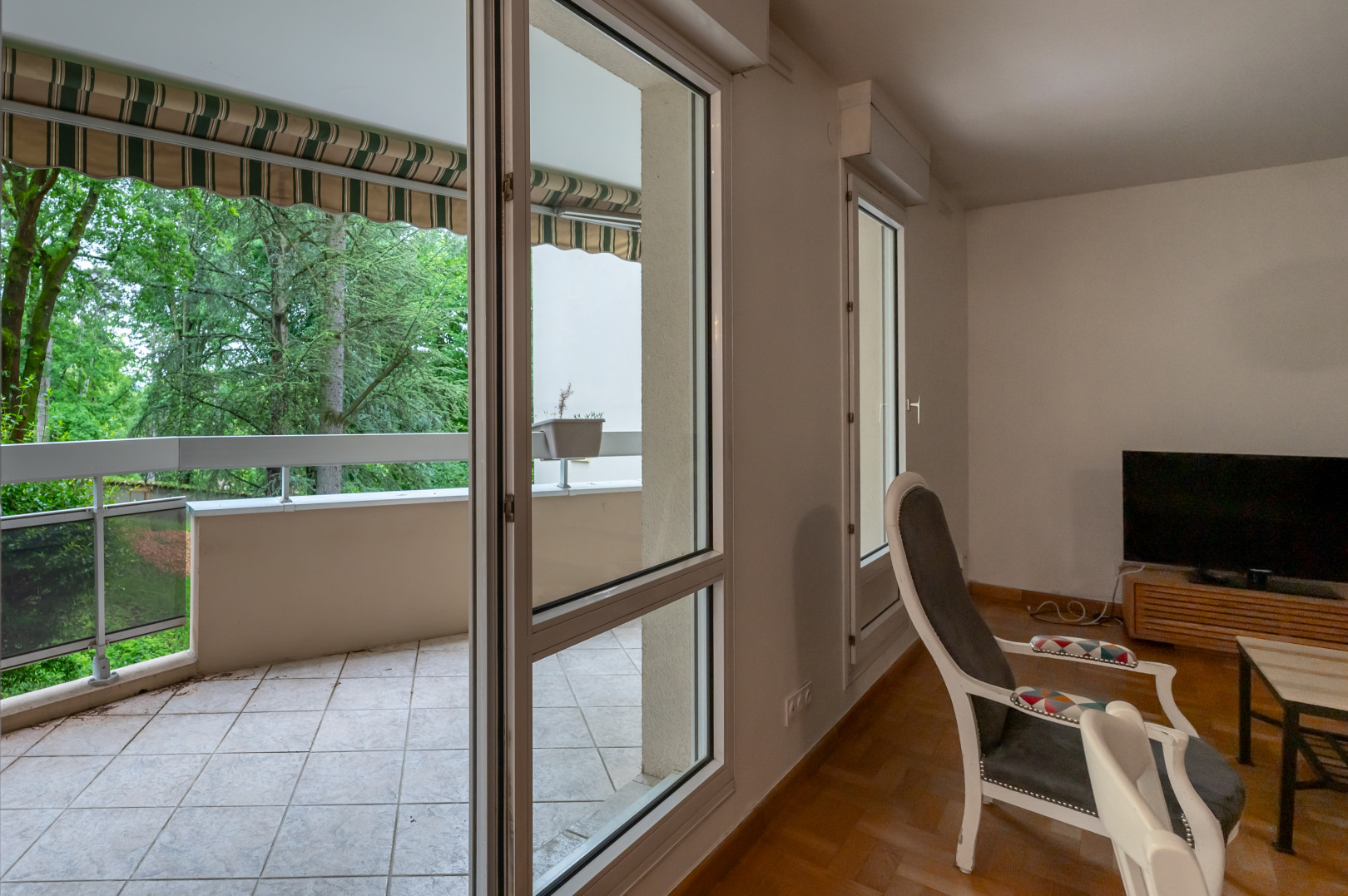 
                                                Vente
                                                 Appartement T5 de 101.5 m² + balcon + 2 places de parking