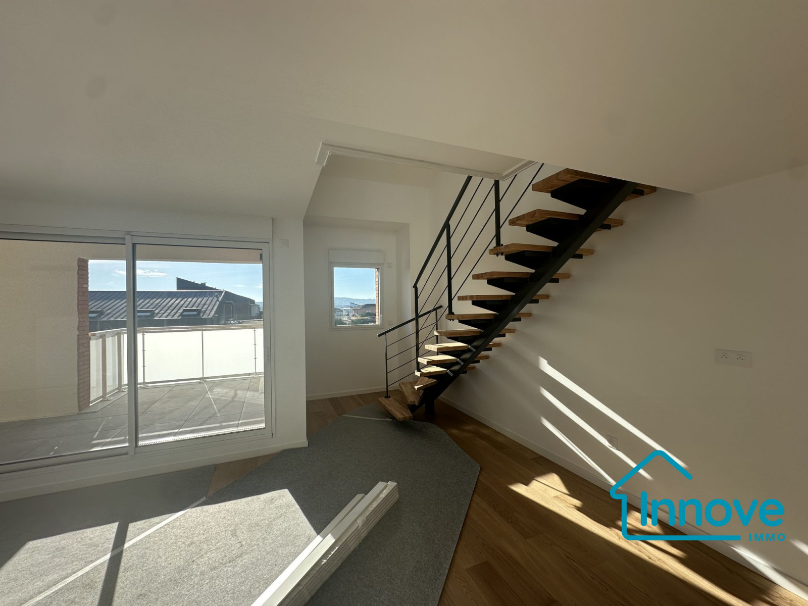 
                                                Vente
                                                 Appartement T5 duplex dernier étage