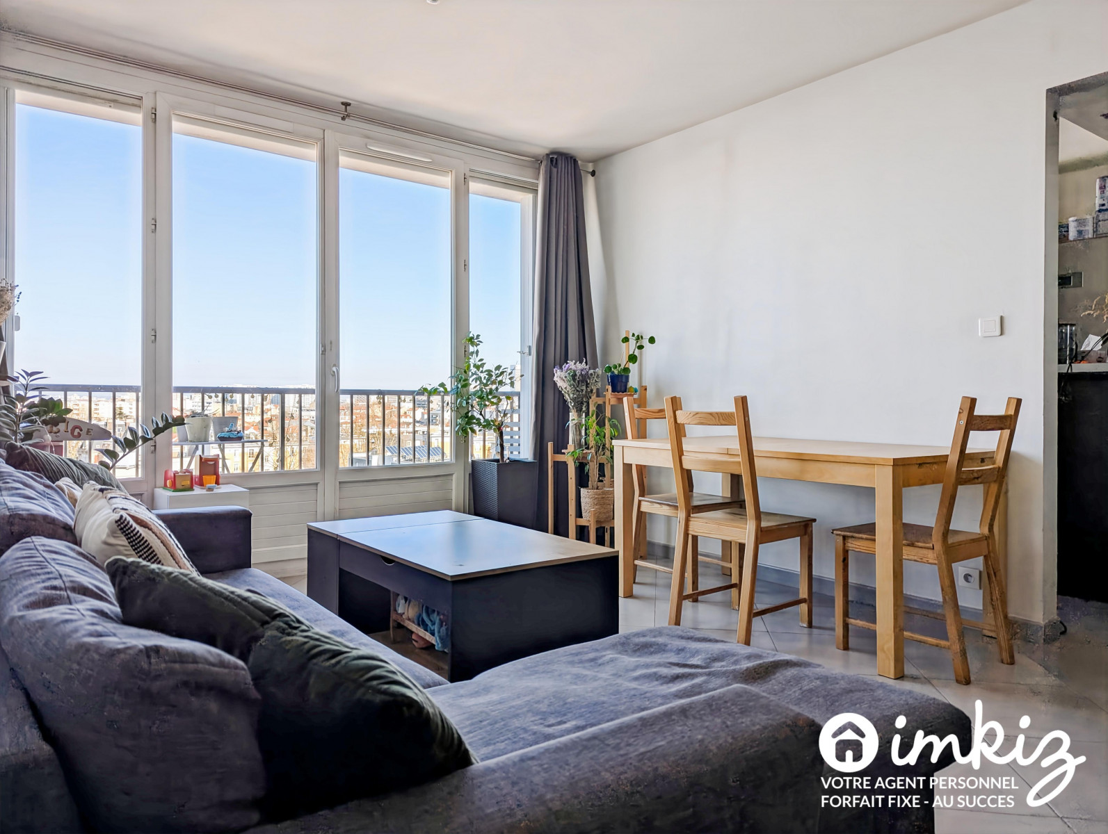 
                                                Vente
                                                 Appartement traversant 3 pièces vue coup de cœur