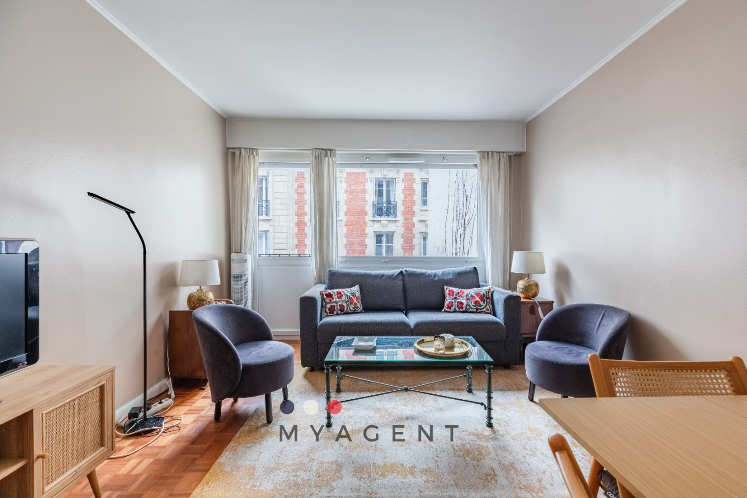 
                                                Vente
                                                 Appartement traversant - Cœur de Passy