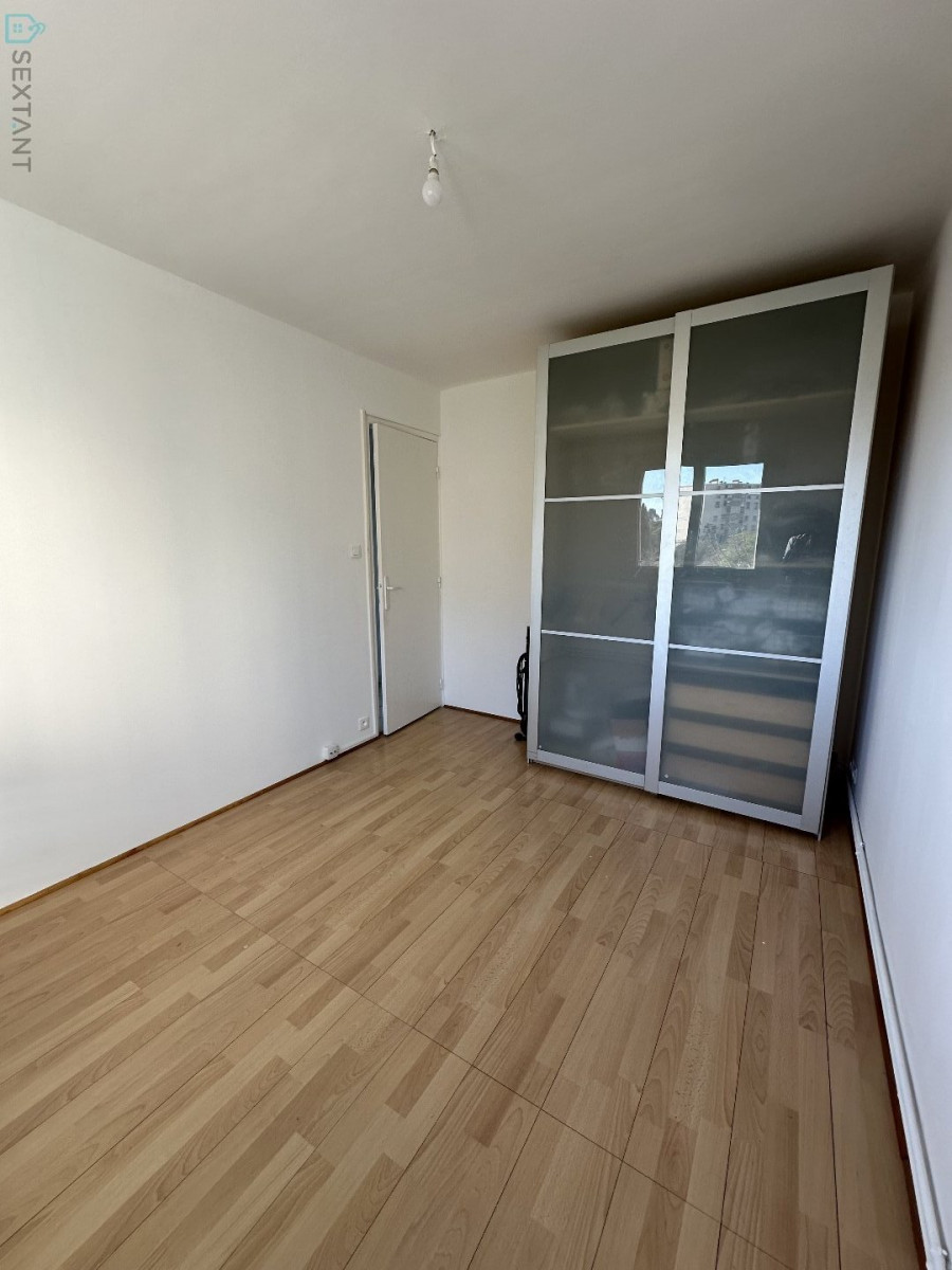 
                                                Vente
                                                 Appartement traverssant