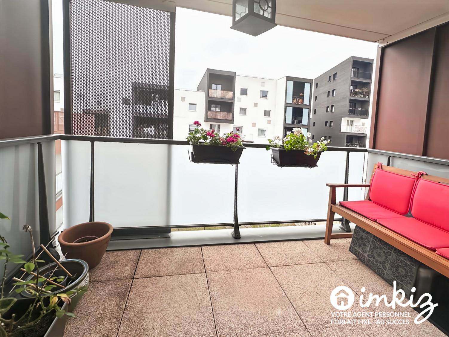 
                                                Vente
                                                 Apt 3 pièces ,2 chamb, balcon ,parking ,année 2015