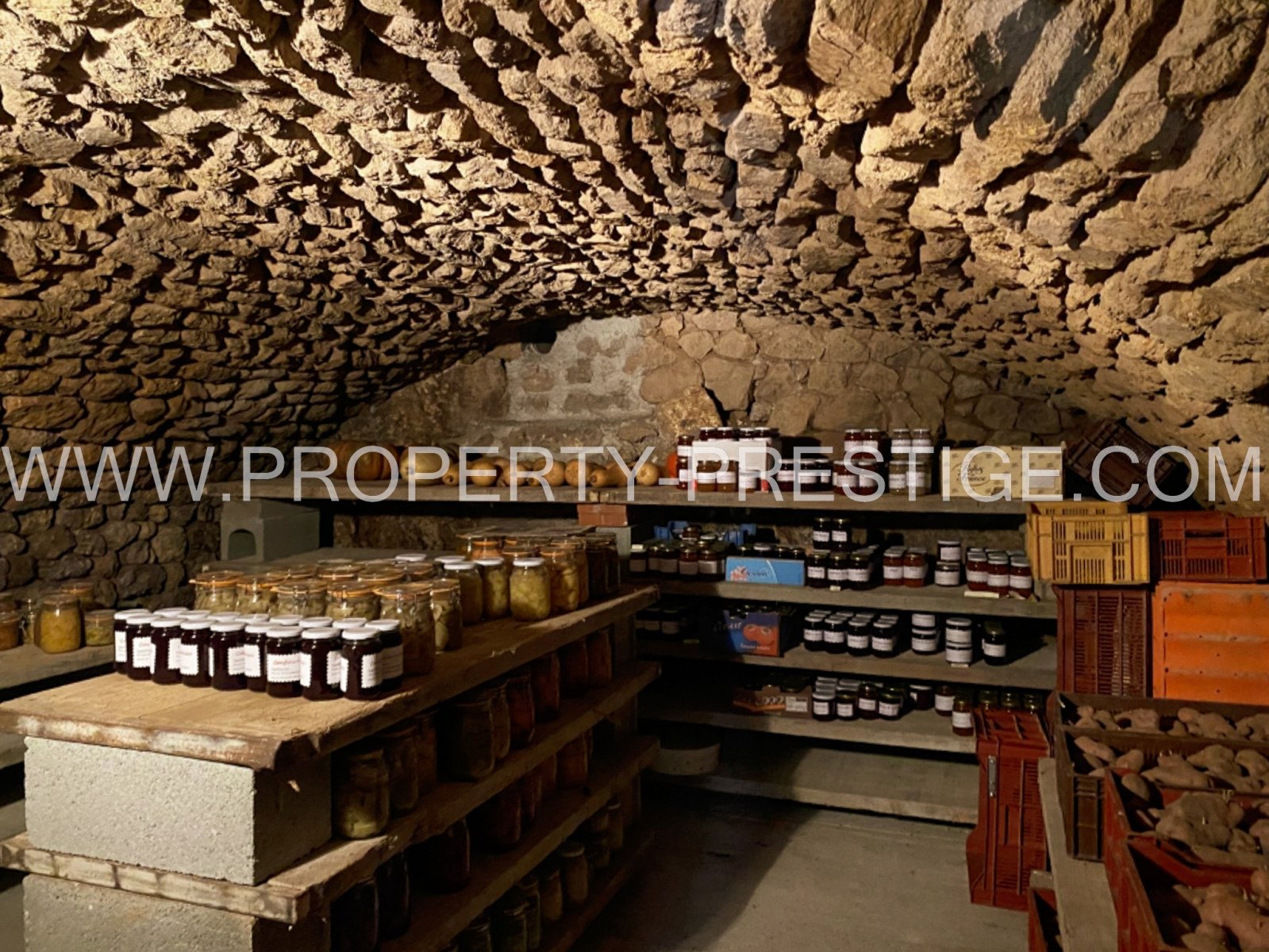 
                                                Vente
                                                 ARDECHE PROPRIETE GITES RIVIERE 12 HA