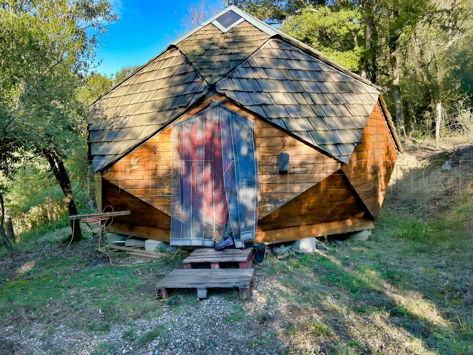 
                                                Vente
                                                 AUDE PROPRIETE ECOLOGIQUE GITES 180 HA