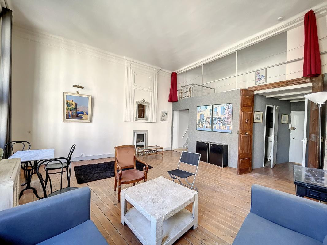 
                                                Vente
                                                 Avignon Intra-muros. Appartement 4 pièces mezzanine 130m² - Idéalement situé