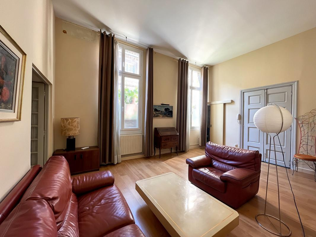 
                                                Vente
                                                 Avignon Intra-muros. Appartement 4 pièces mezzanine 130m² - Idéalement situé