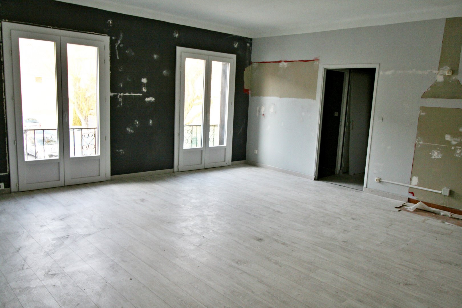 
                                                Vente
                                                 Barrême , immeuble , local commercial , appartemeet 200 M2 