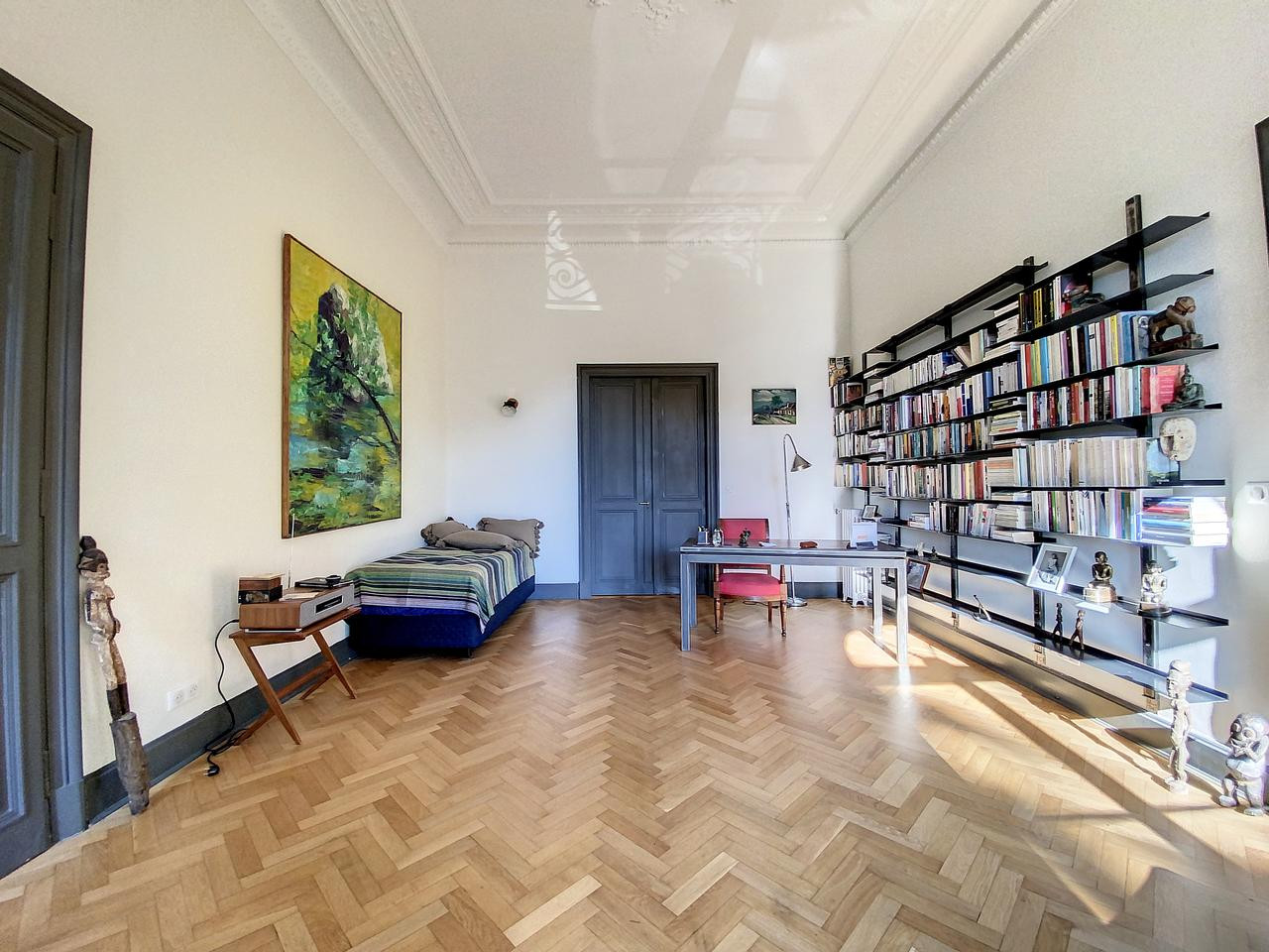 
                                                Vente
                                                 Bas Cimiez Carabacel - Appartement atypique dans Palais bourgeois