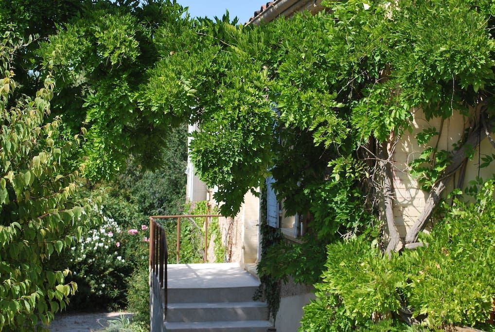 
                                                Location
                                                 Bastide en Provence (loyer tout inclus)