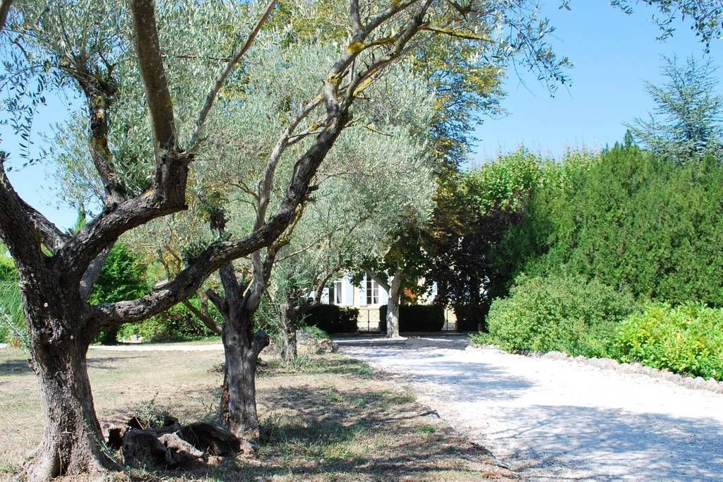 
                                                Location
                                                 Bastide en Provence (loyer tout inclus)