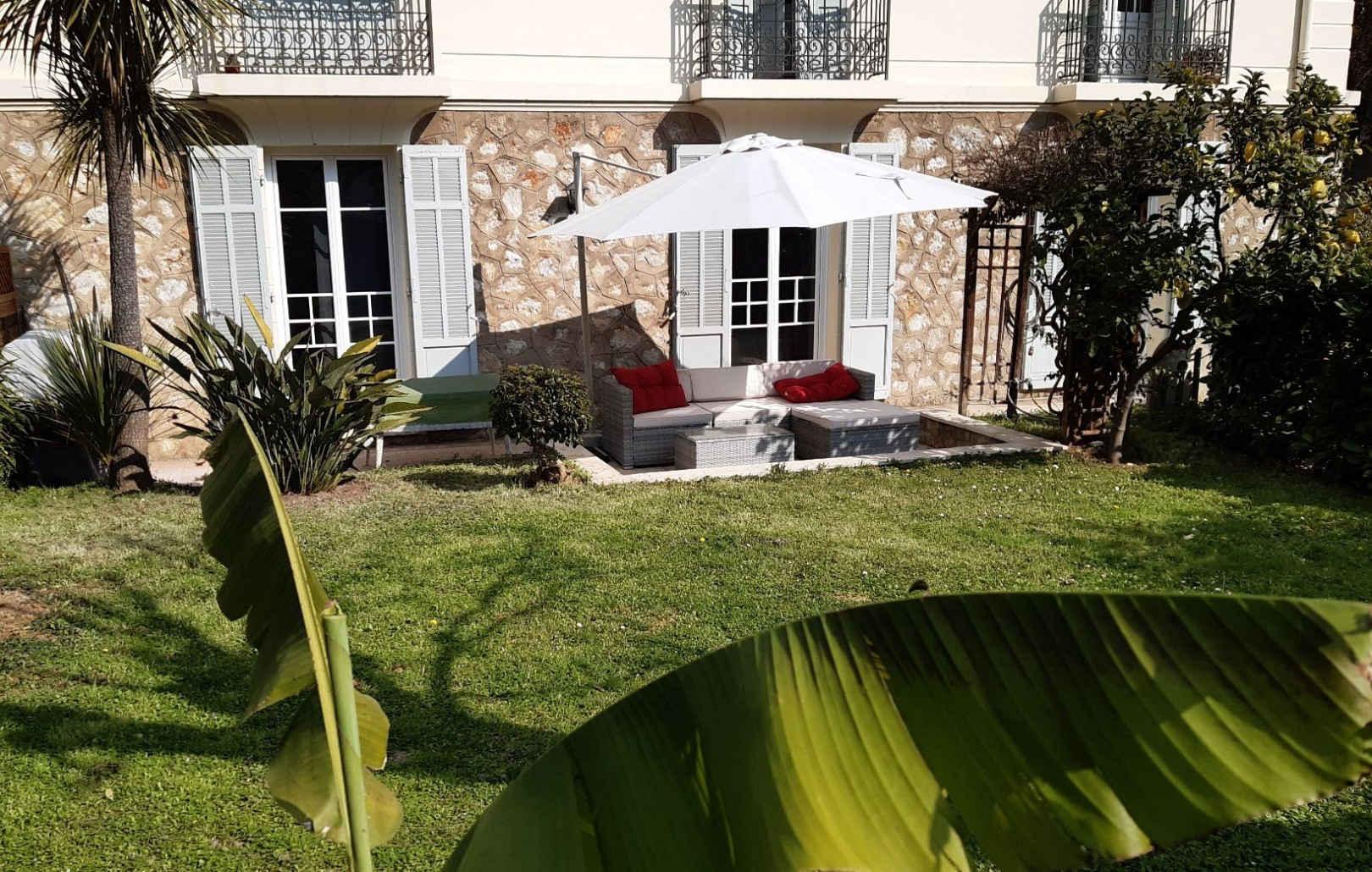 
                                                Location
                                                 Beau 3P avec jardin et parking centre cannes (loyer tout inclus)