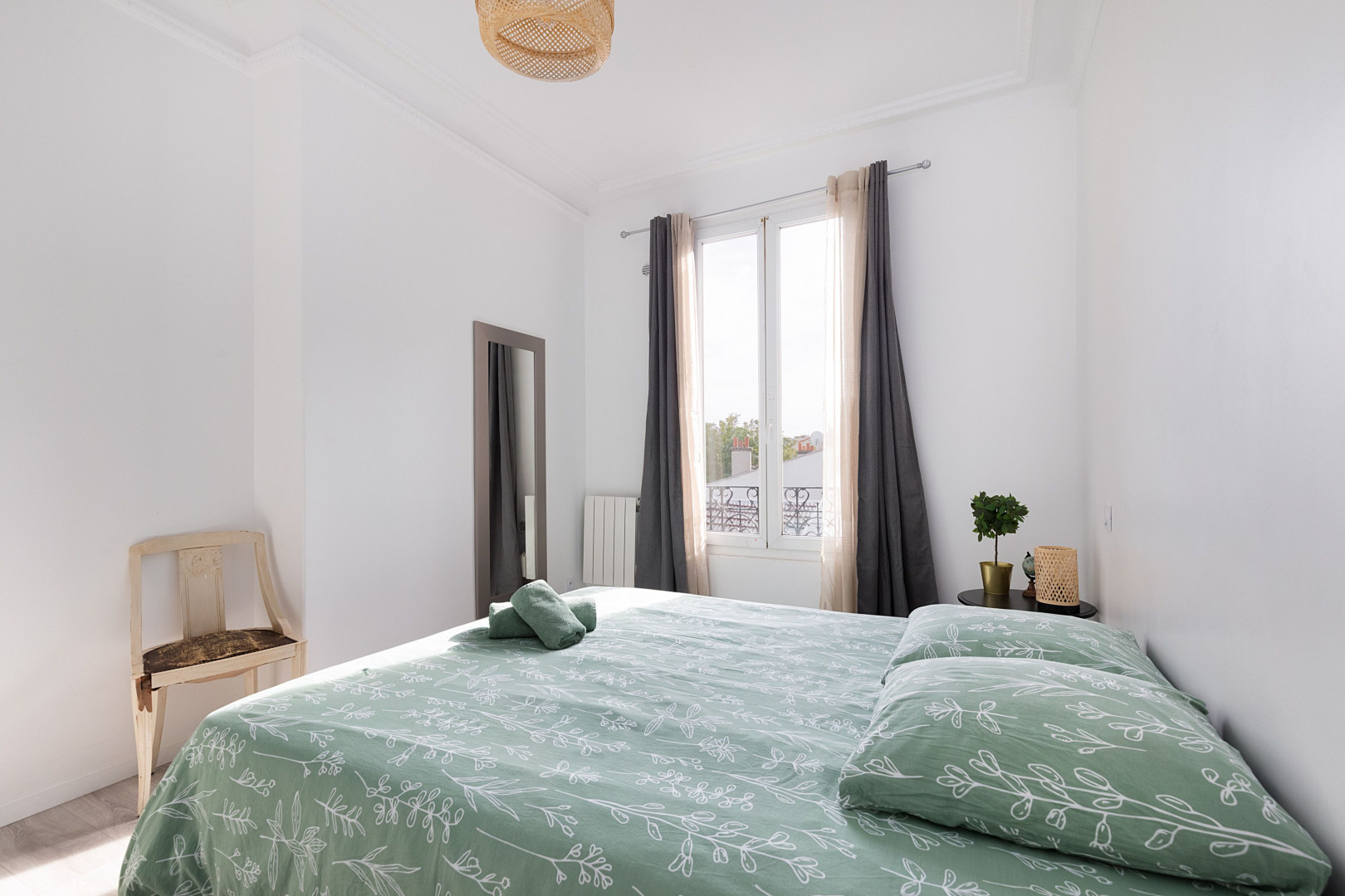 
                                                Location
                                                 Beau Duplex, St Denis Centre (10 min Paris métro) (loyer tout inclus)