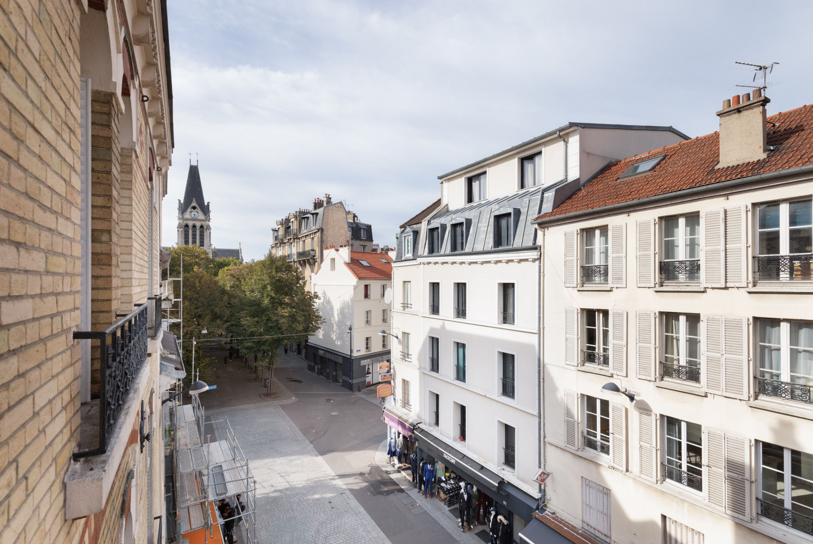 
                                                Location
                                                 Beau Duplex, St Denis Centre (10 min Paris métro) (loyer tout inclus)