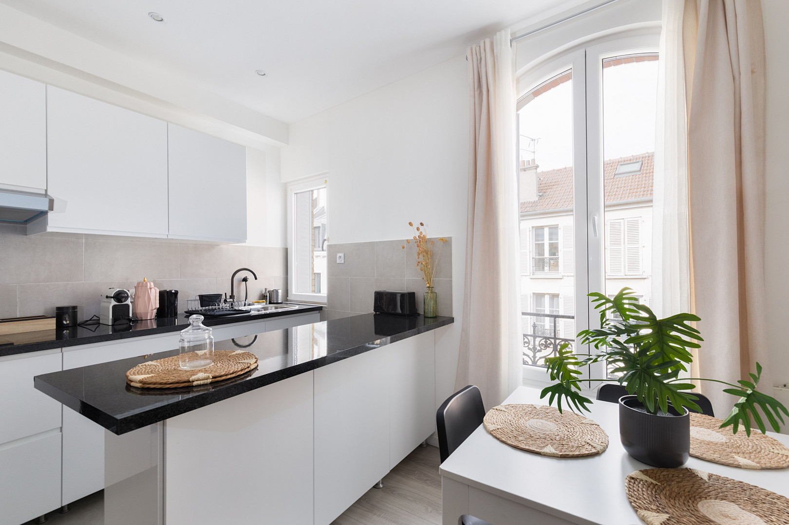 
                                                Location
                                                 Beau Duplex, St Denis Centre (10 min Paris métro) (loyer tout inclus)