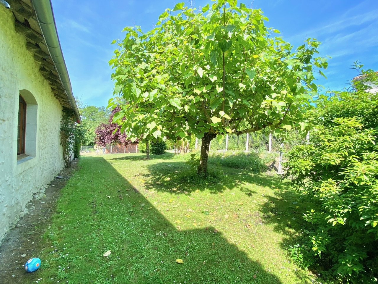 
                                                Vente
                                                 Belle maison ancienne, caractère, bon état d'entretien, superbes cheminées, 6 chambres, piscine, potentiel, piscine,grange et garage, terrain facile d'entretien, proche commodités.