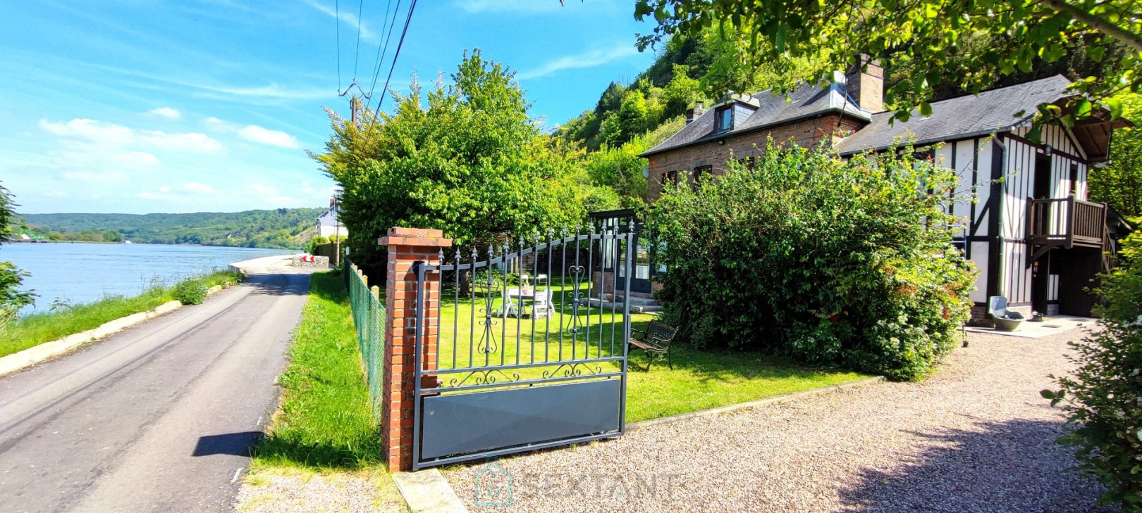 
                                                Vente
                                                 Belle maison de charme avec vue sur la Seine