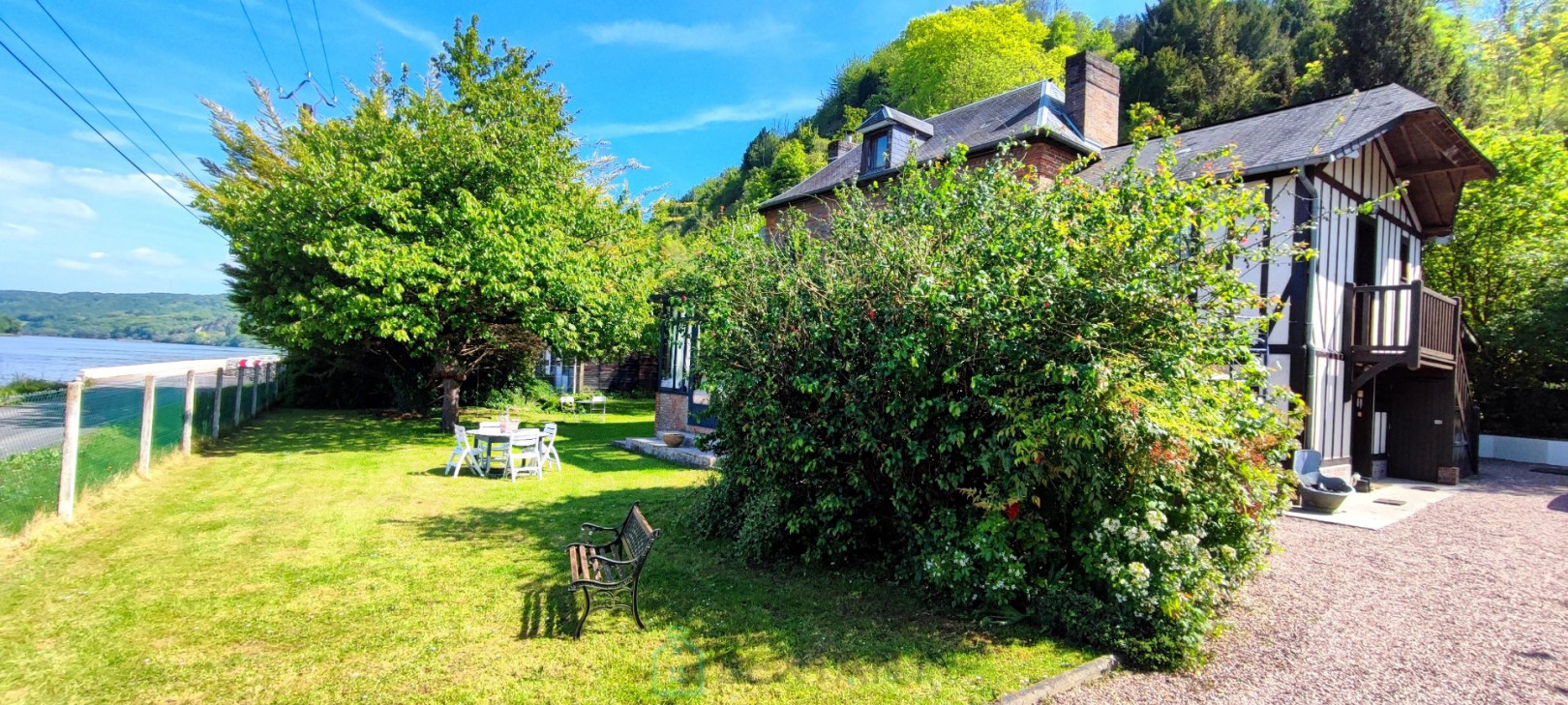 
                                                Vente
                                                 Belle maison de charme avec vue sur la Seine