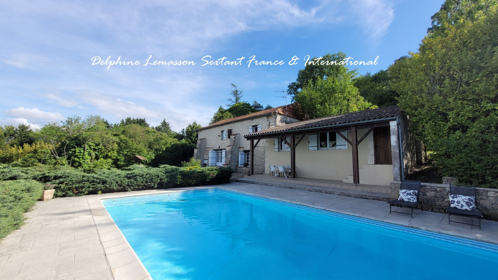 
                                                Vente
                                                 Belle maison en pierre avec piscine et magnifique vue dégagée