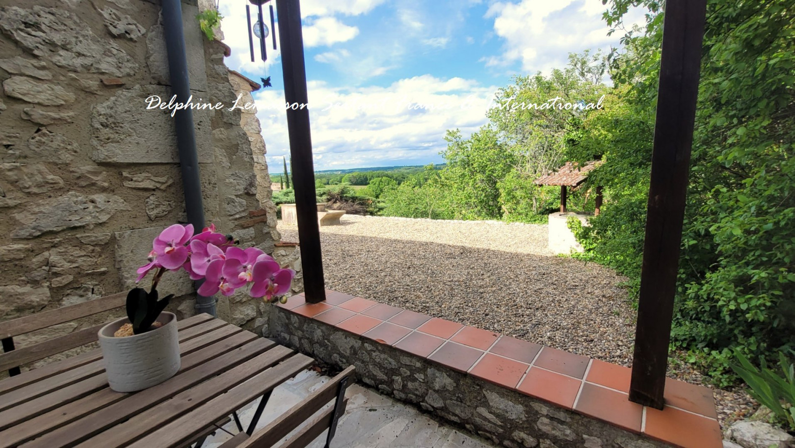 
                                                Vente
                                                 Belle maison en pierre avec piscine et magnifique vue dégagée