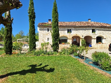 
                                                Vente
                                                 Belle propriété en pierres-gîte-piscine