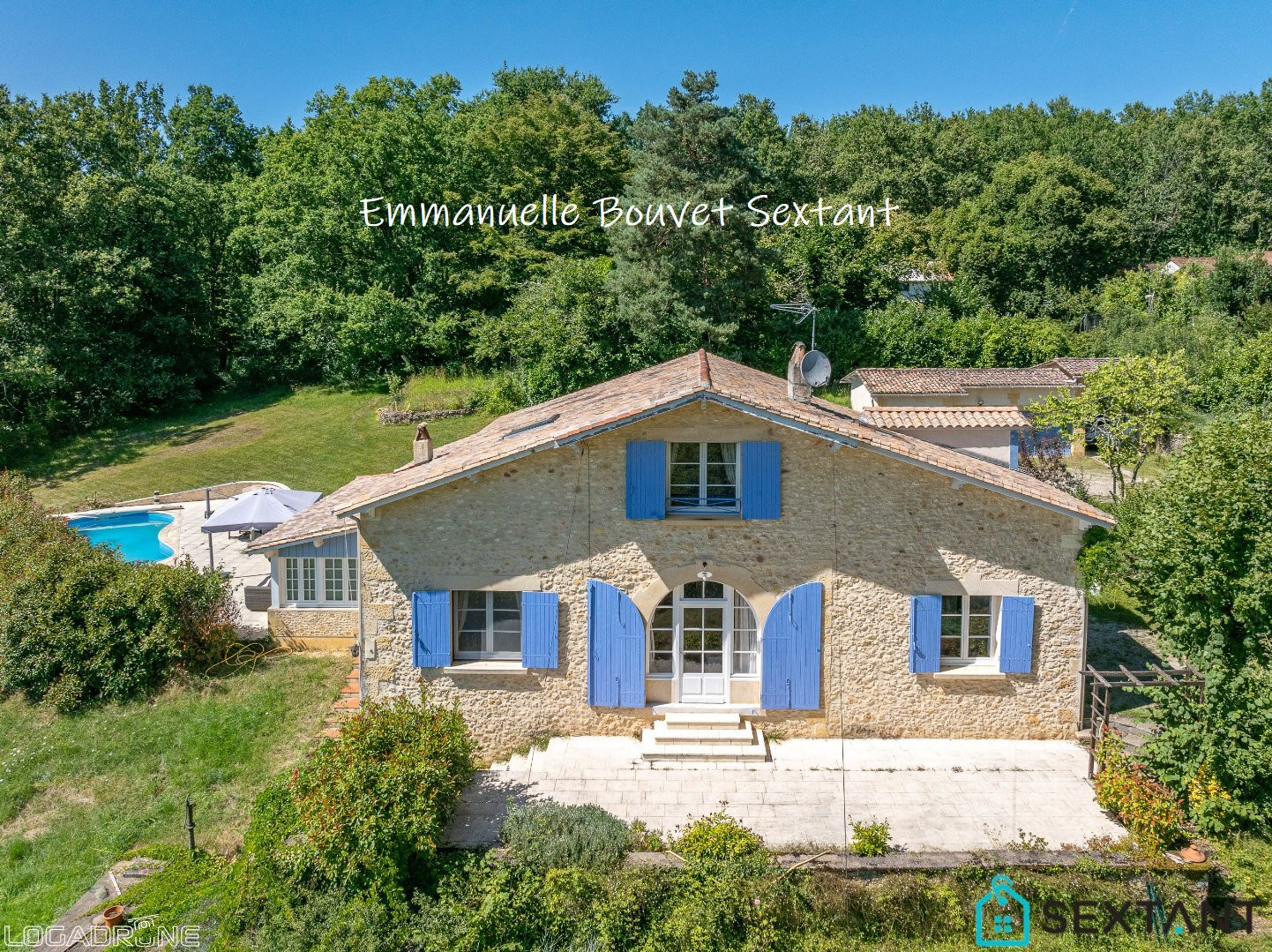 
                                                Vente
                                                 BERGERAC EST, grande maison en pierres sans aucun vis à vis, vue dégagée panoramique sur la campagne, 5 chambres, beaux volumes, piscine, triple garage, atelier, 7000 m2