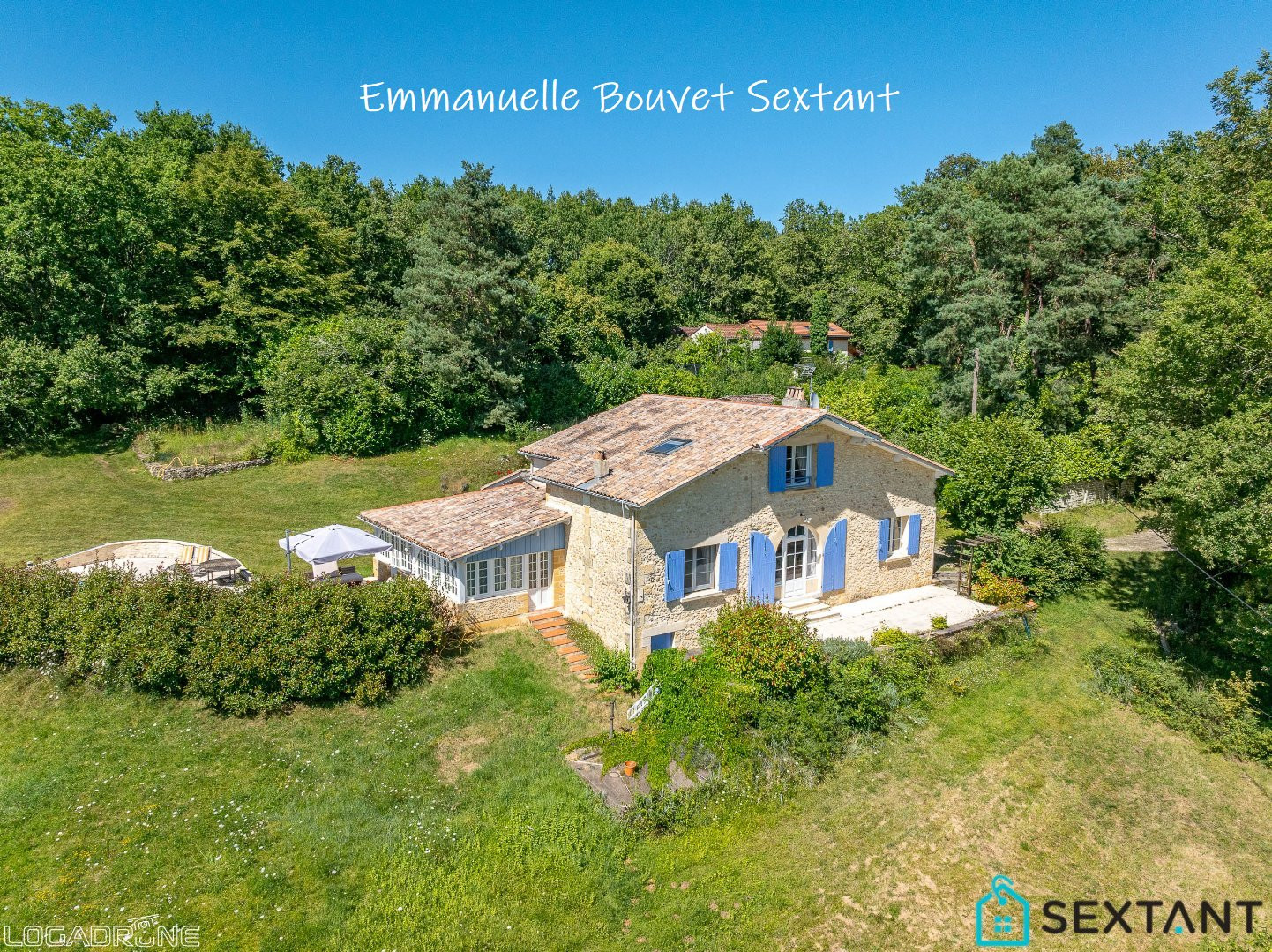 
                                                Vente
                                                 BERGERAC EST, grande maison en pierres sans aucun vis à vis, vue dégagée panoramique sur la campagne, 5 chambres, beaux volumes, piscine, triple garage, atelier, 7000 m2