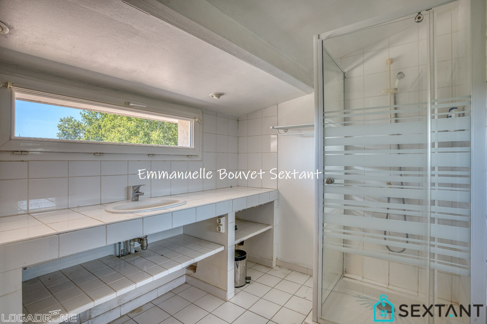 
                                                Vente
                                                 BERGERAC EST, grande maison en pierres sans aucun vis à vis, vue dégagée panoramique sur la campagne, 5 chambres, beaux volumes, piscine, triple garage, atelier, 7000 m2