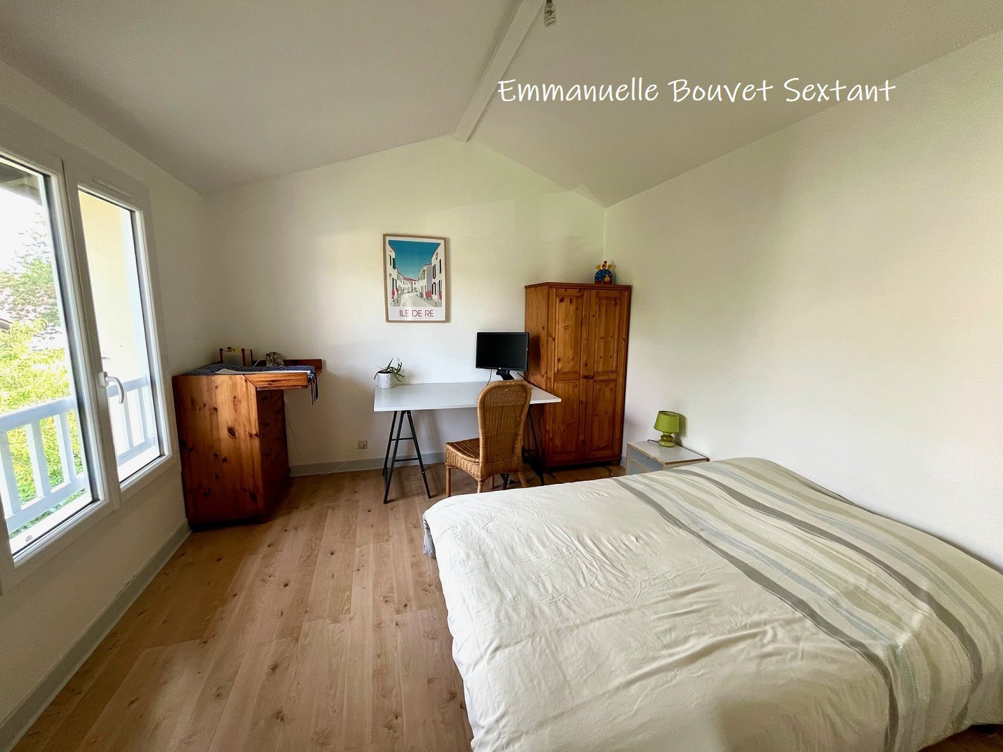 
                                                Vente
                                                 Bergerac, maison à étage avec vie de plain-pied, 4 chambres, garage, jardin arboré et clos, terrasse couverte.