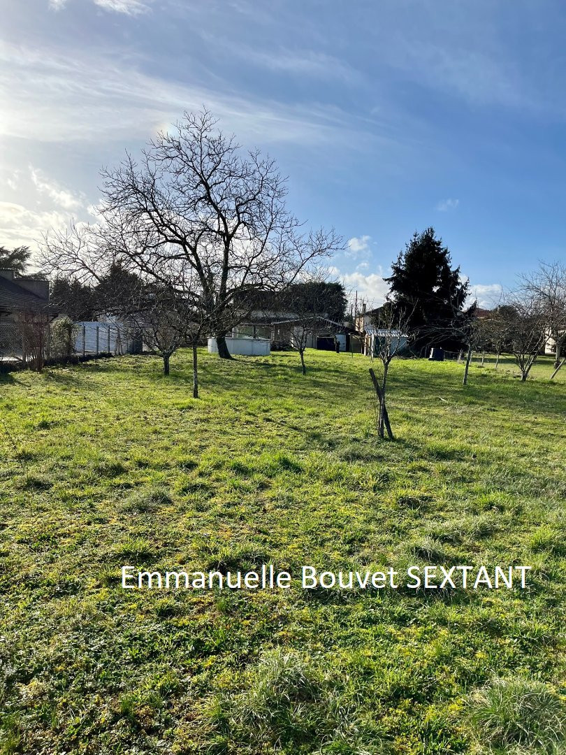 
                                                Vente
                                                 BERGERAC,maison année 30 avec extension, vie de plain-pied possible, 4 chambres, véranda, terrasse couverte, piscine hors-sol, grand terrain