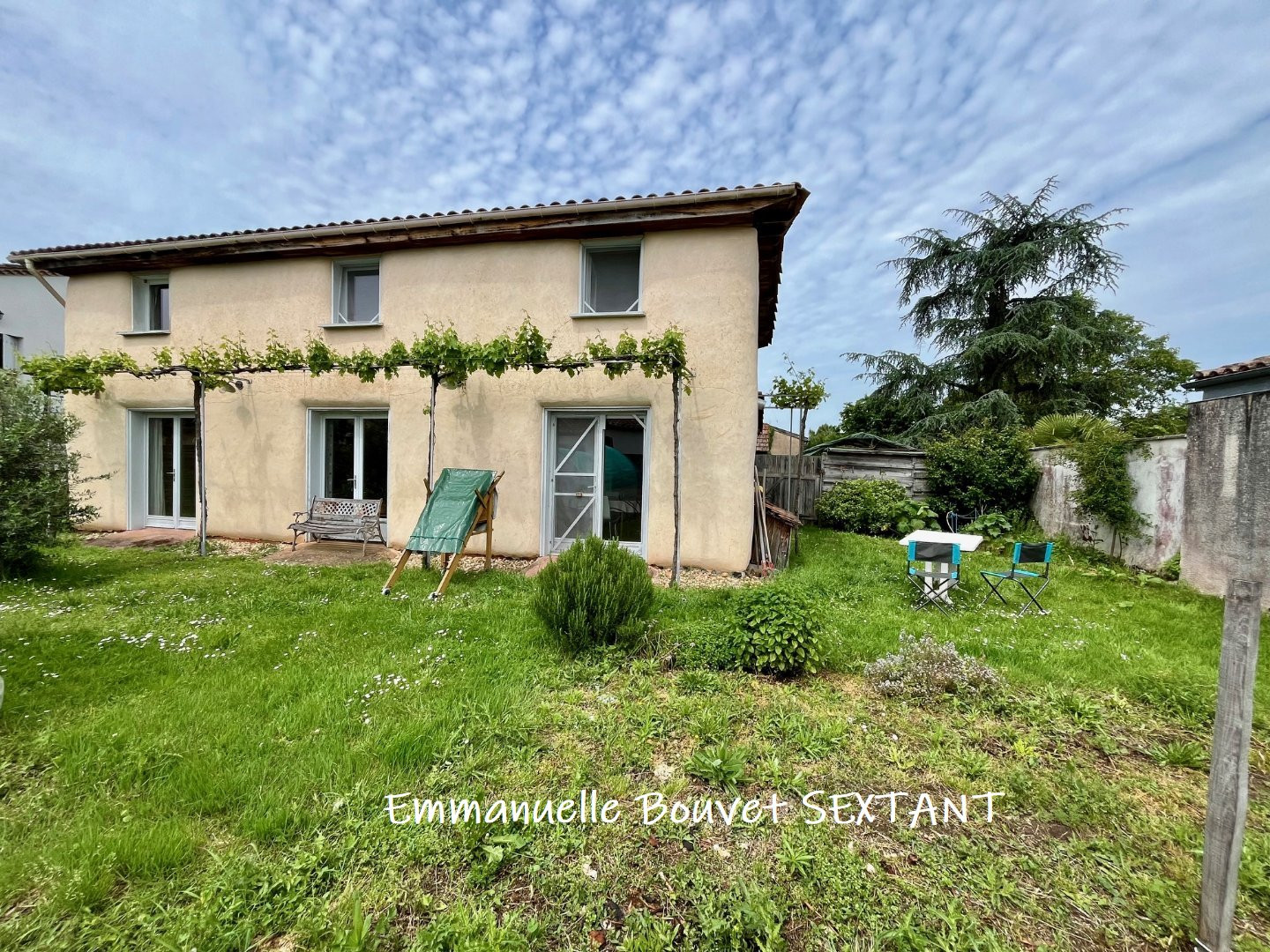 
                                                Vente
                                                 BERGERAC, maison ECOLOGIQUE, avec jardin clos, 4 chambres, abri de jardin, proche des écoles et commodités