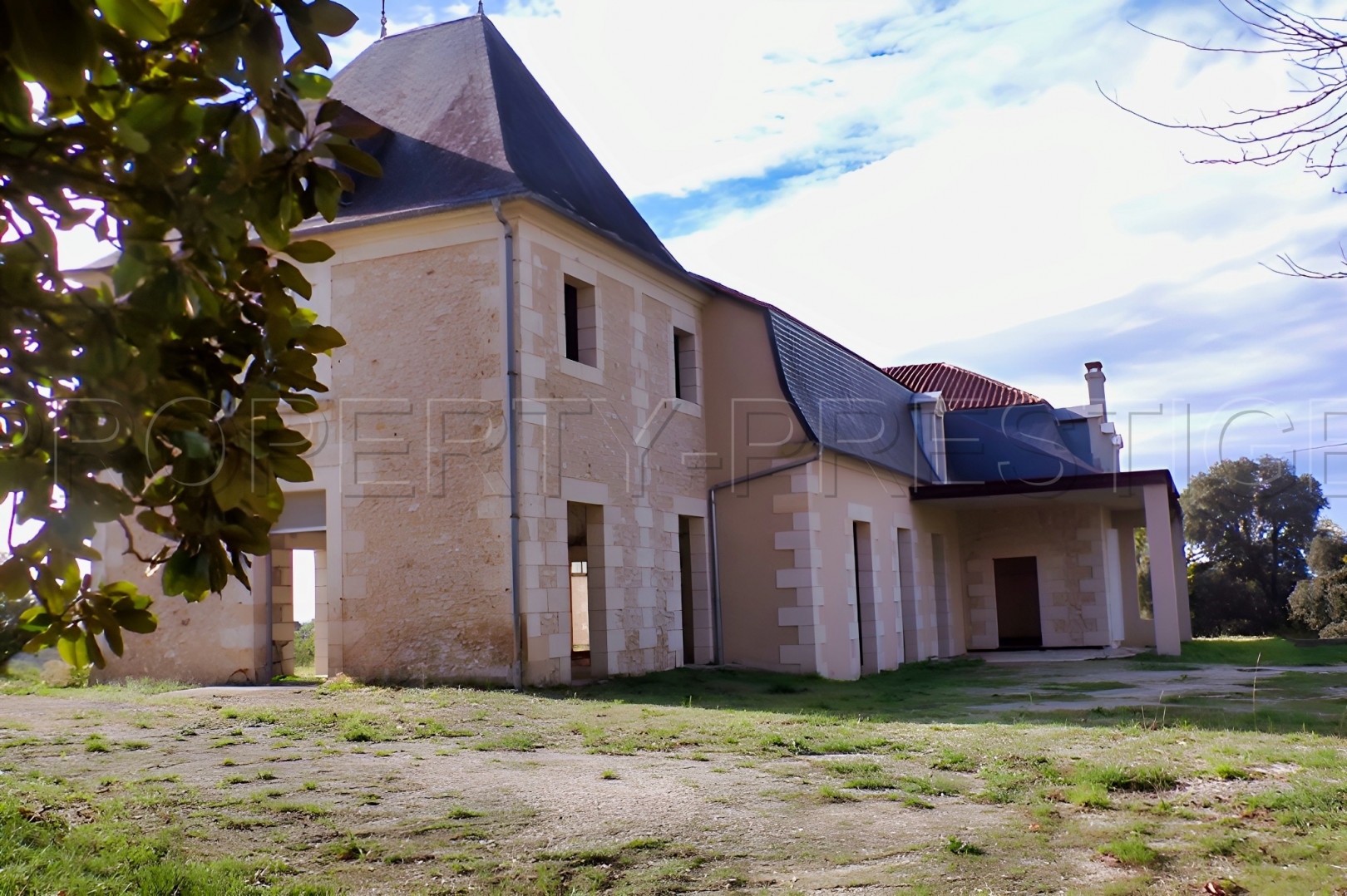 
                                                Vente
                                                 BERGERAC MANOIR XVIIIème 80 HA LAC