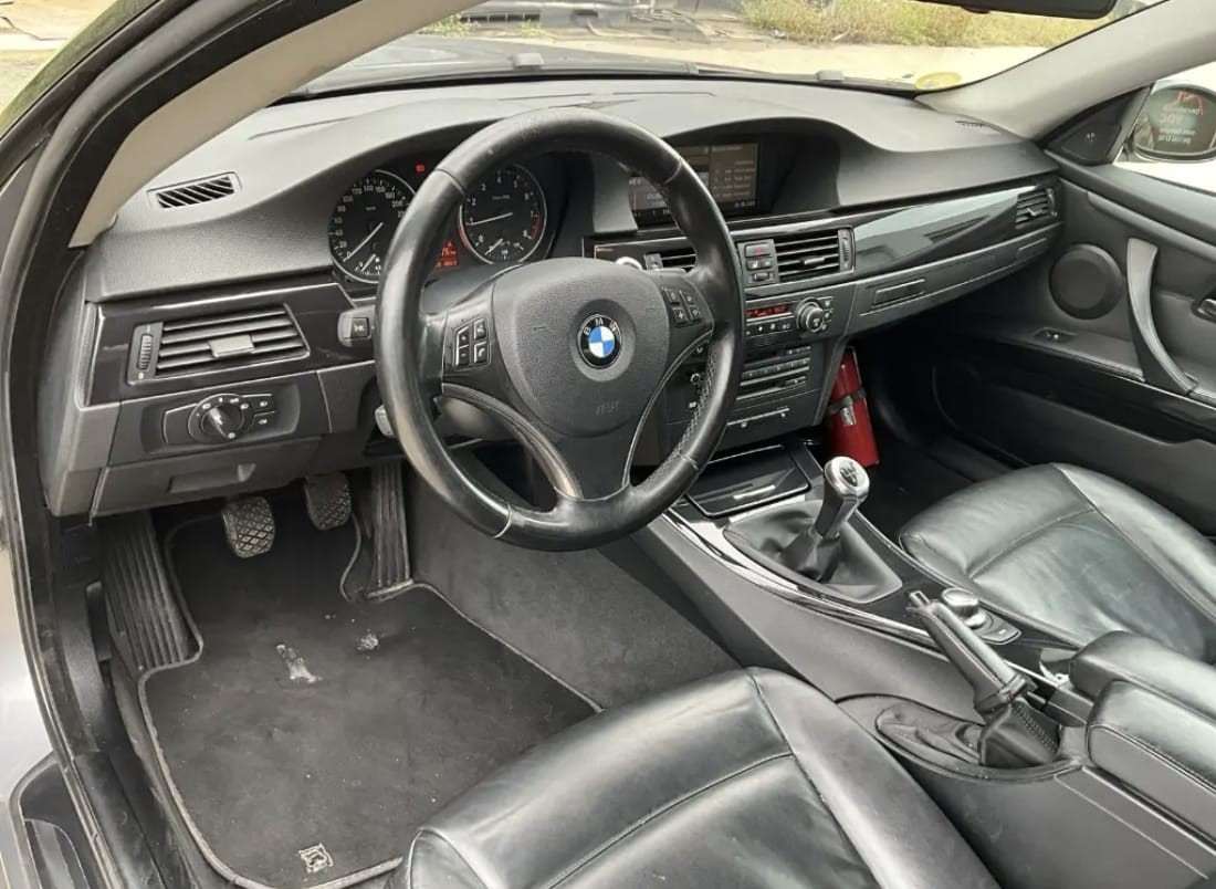 
                                                Voiture
                                                 BMW 325i boîte manuelle